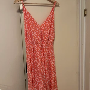 Klänning  - Oanvänd klänning 