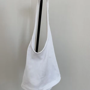 Sommar linne - Hejjj🌺säljer detta fina linne som ja har men inte använder pågrund av att ja har råkat beställt ett till🤭ja köpte de för 149 o säljer för ett billigare pris😙‼️kan även passa S‼️