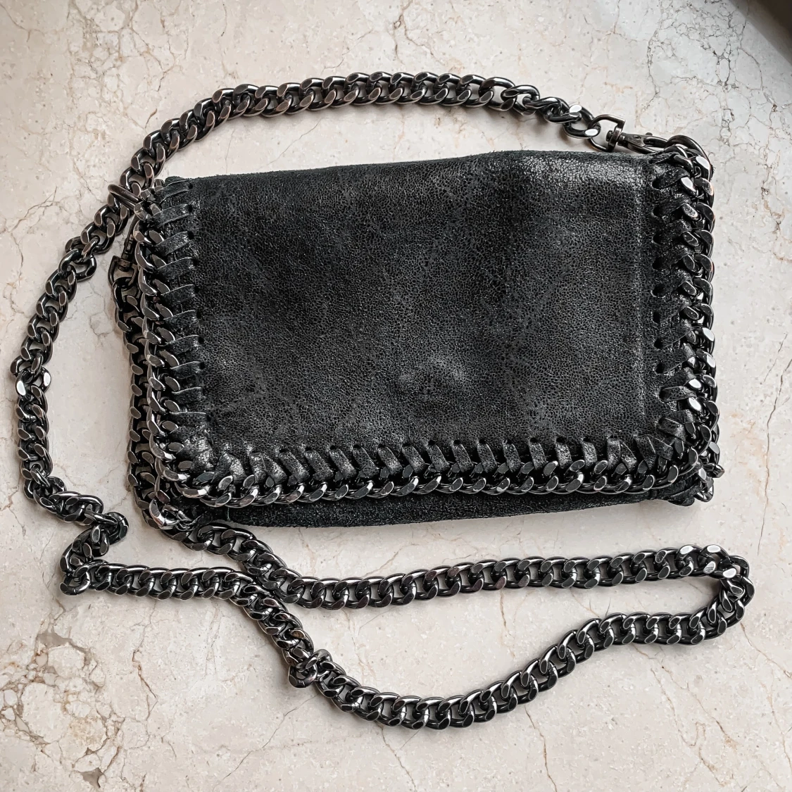Svart Handväska med Silvrig Kedja
