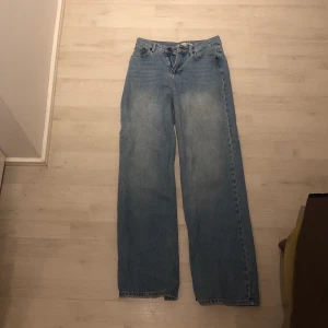 Junkyard jeans stl 25 - wide leg blå junkyard jeans, mid waist 💙💙