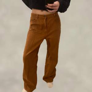 Rostfärgade jeans från Monki, storlek 32. Bra skick, köparen står för frakt :)