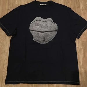 our legacy work shop t-shirt - our legacy workshop t-shirt endast testat så i toppskick! storlek 46 & köparen står för frakten 💚