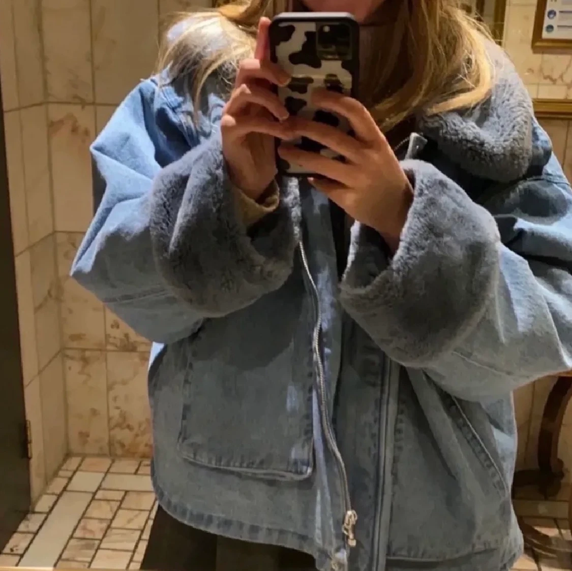 Jacka med pälskrage