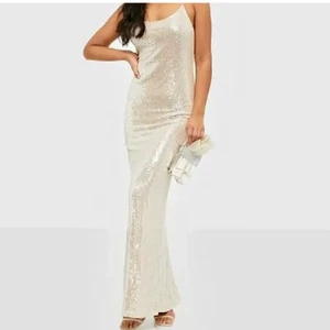 Balklänning - Superfin glittrig paljettklänning som är slutsåld från Nelly! Använd 1 gång så den är som ny! Skriv så skickar jag egna bilder! ❤️