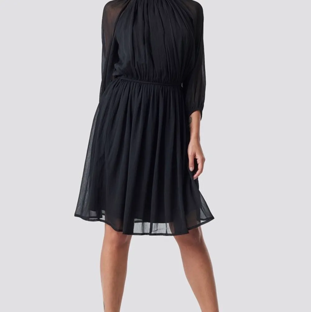 Helt ny klänning från NAKD storlek 36 köpt för 349 kr. Klänningar.