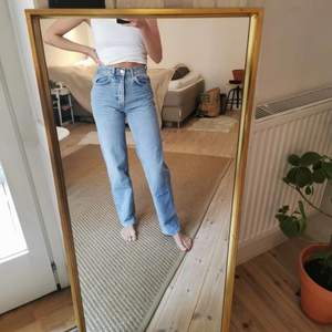 90's high waist jeans - Gina tricot Strl 34 Oanvända Material 100% bomull  Kan mötas i Stockholm alternativt frakta med spårbar frakt.
