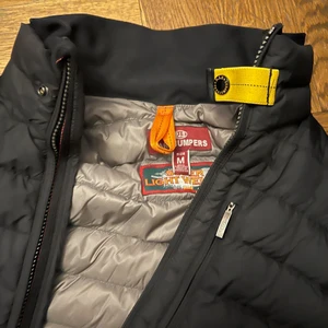 Parajumpers väst helt ny med tags - Helt ny parajumpers väst, storlek M