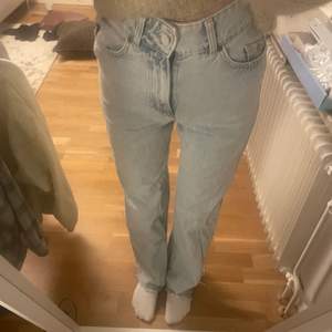 Jeans från Zara. Kunde inte se storlek men jag är 174 och bär vanligtvis S eller W 26, L 32