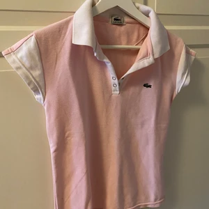 Lacoste tröja  - Rosa och vit tröja från Lacoste 