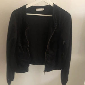 Tröja - Svart sammet zip up tröja storlek:S (köparen betalar frakt)❤️❤️
