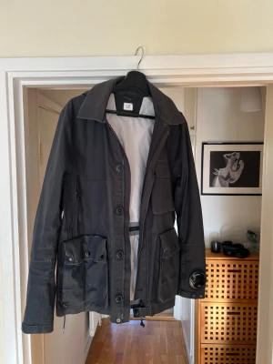 C.P. Company T-mack 3L - Storlek 50 / L i gott använt skick