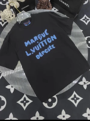 Designer tshirt - Helt ny tshirt kommer med tags finns i två färger!