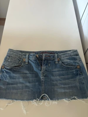 Jeans knol - Perfekt jeanskjol nu till sommaren, märket vet jag inte tyvärr. 