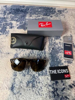 Rayban boyfriends  -  Allt på bilderna ingår vid köp!