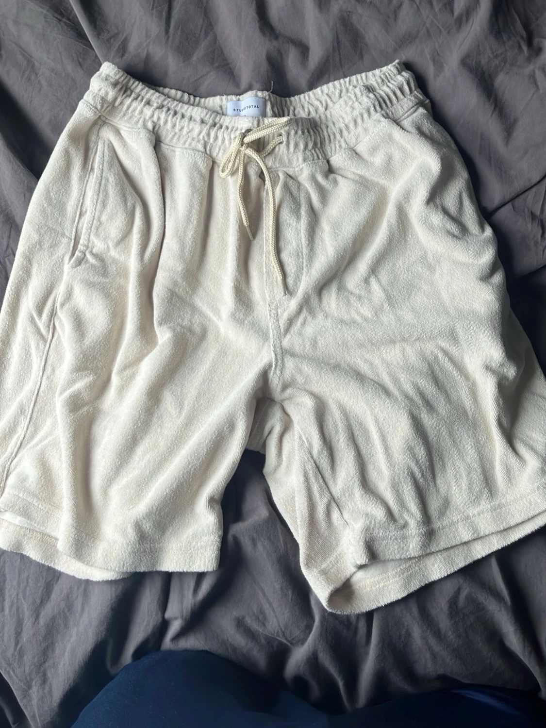 Beiga frottéshorts med snörning