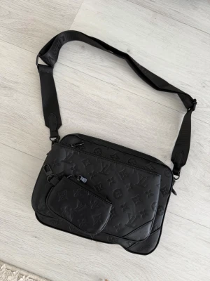 lLv Black messenger bag - Brand new, never worn. Feel free to ask questions
