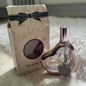Parfym  - Bebe sheer, 30ml flaska se mängd kvar på bilden 🤍