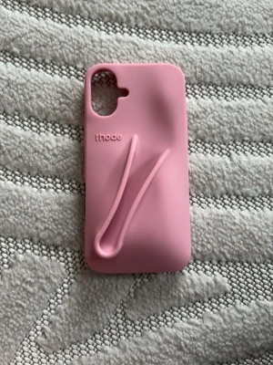 Rhode skal - Iphone 16plus, med lipgloss