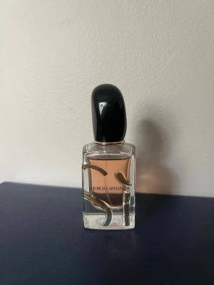 Armani parfym - Säljer Armani parfym helt ny oanvänd ungefär 28ml kvar, pris kan diskuteras 