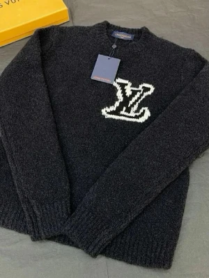 LvStickad sweater - En helt ny stickad sweater kommer med tags kvar 