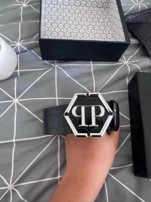 Svart skärp från Philipp Plein - Jatte bra bälte 