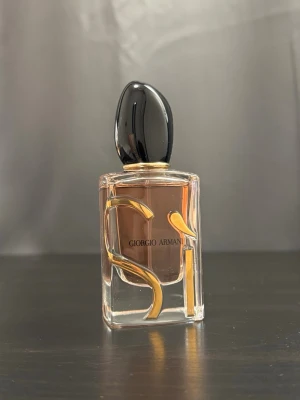 Giorgio Armani Sì Eau de Parfum - Använd ett par gånger men fortfarande som ny!