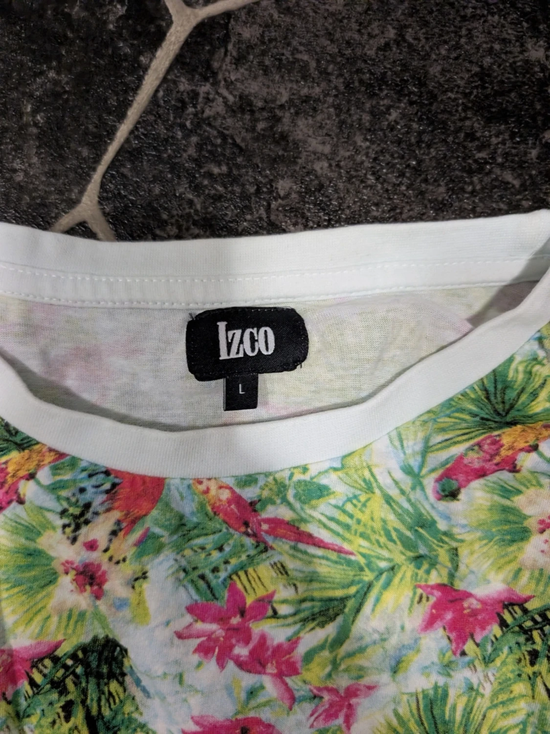 Blommig t-shirt från Izco stl L - 1