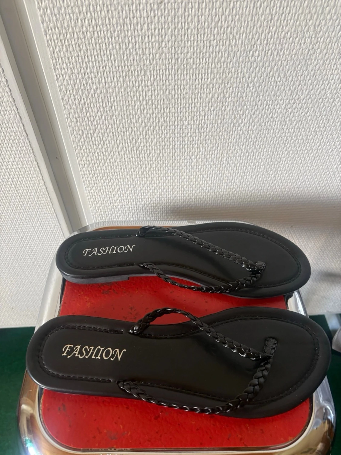Svarta flätade sandaler från Fashion - 3