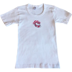 Vintage Hello Kitty topp/ T-shirt/ kortärmad, y2k/ cyber/ alt/ 2000tal/ 00tal/ toppar/ t-shirts med tryck/ graphic tee  - Supersöt unik vintage Hello Kitty topp i 100% bomull! (Står 38 men är liten i storleken så passar mer 34-36)