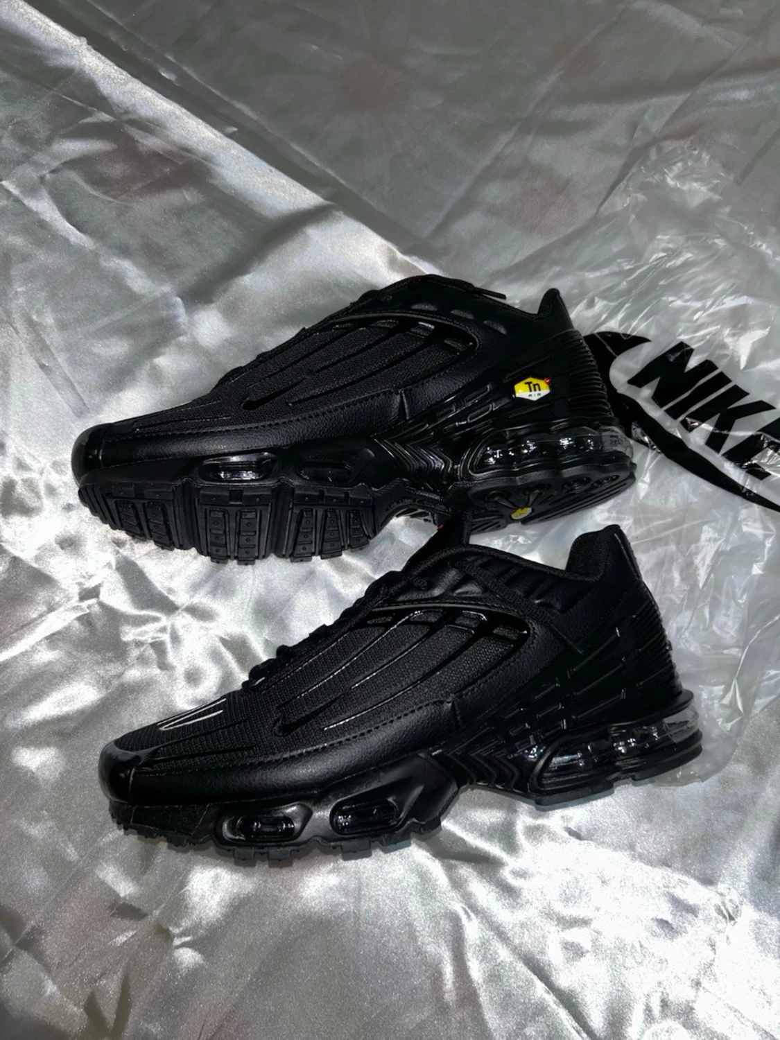 Nike Air Max Plus Tn helsvarta sneakers - 1
