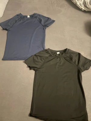Compresion short - Två gym compressipon tshirt med nytt kvalité inte använd