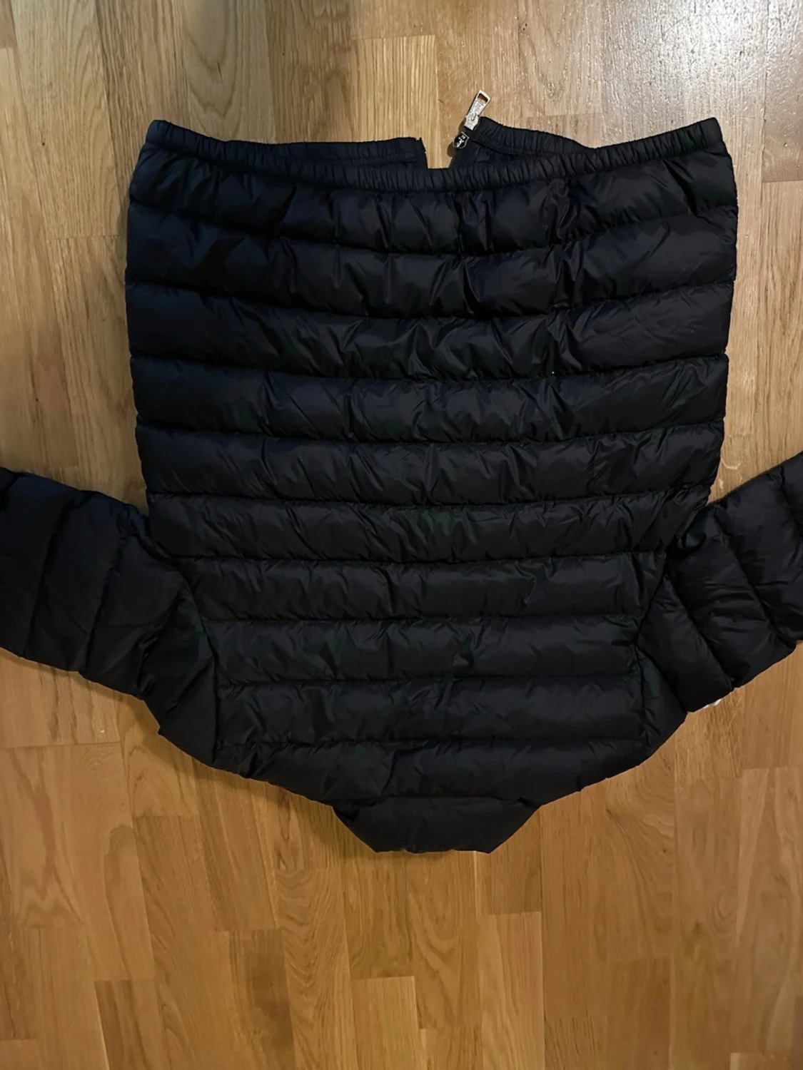 Svart dunjacka från Moncler - 2