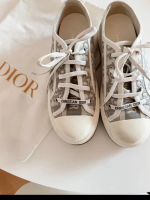 Dior sneakers  - Dior walk’n’ sneakers storlek 38 🤍 Knappt använda, dustbag tillkommer 