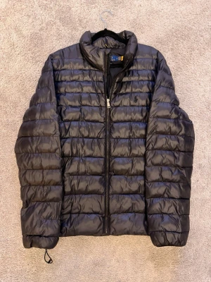 Svart pufferjacka från Polo Ralph Lauren - Svart Dunn jacka från Polo Ralph Lauren storlek M