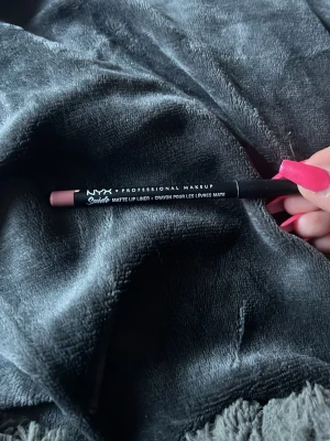 Nyx läppenna - En helt ny läppenna från nyx, som jag endast har testat. Tyckte inte om färgen :( Färgen heter Brunch Me.💓