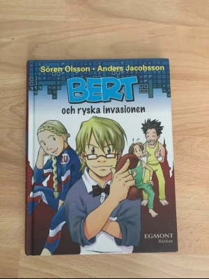 Bert och ryska invasionen bok - Säljer boken 'Bert och ryska invasionen' av Sören Olsson och Anders  Jacobsson. Perfekt för dig som gillar humor och ungdomsromaner. Några skavanker här och där men det är inget som påverkar läsningen! Jag säljer även ”Bert och friheten” som du hittar i min profil💗