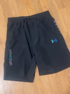 Shorts  - Under armour shorts inför sommaren!!!                                      Helt nya.                                                                                             Priset kan sänkas 
