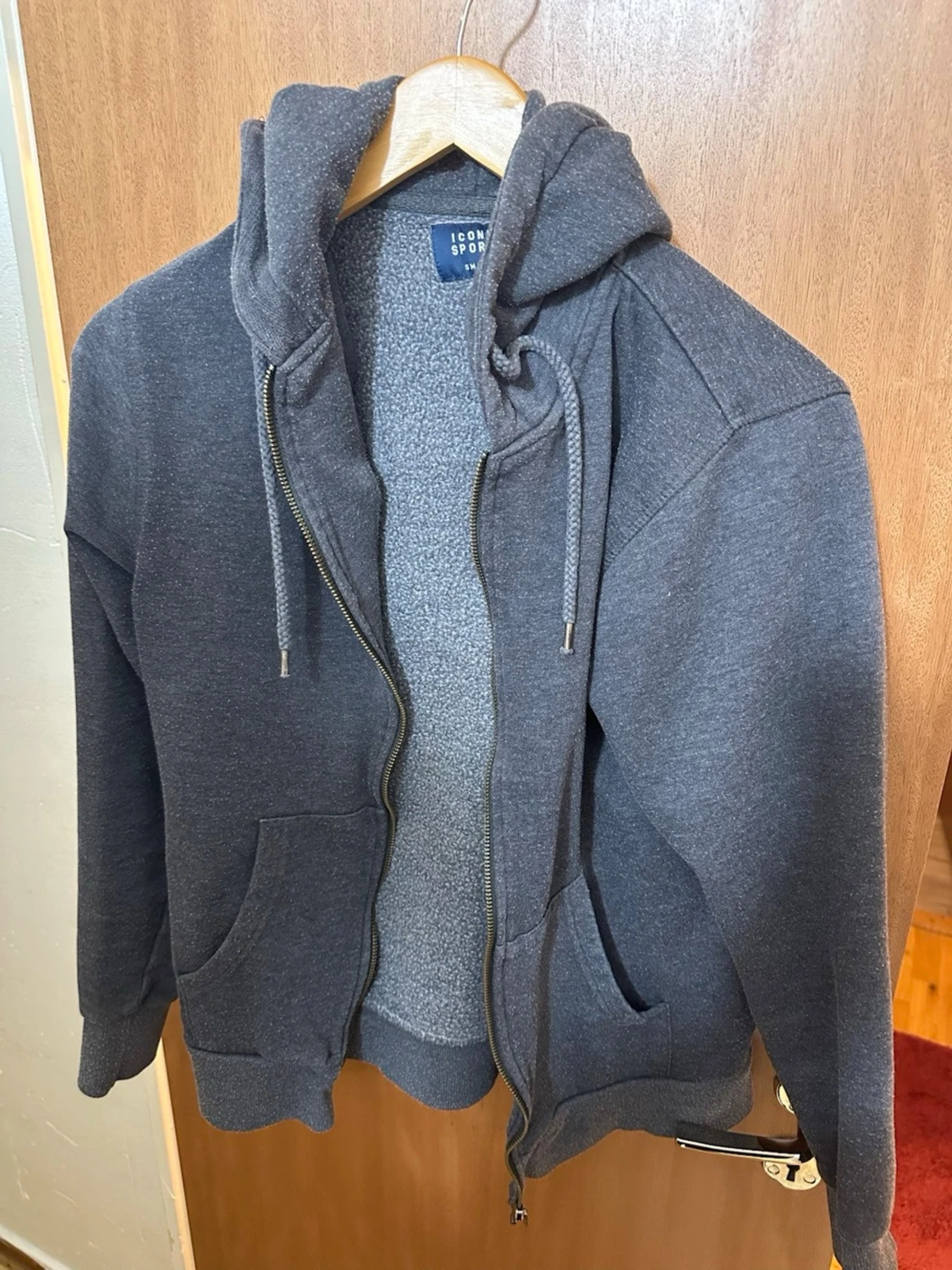 Mörkgrå hoodie från Icon Sports