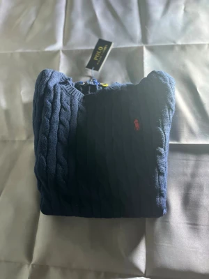 Ralph Lauren knitwear - Ralph Lauren knitwear i toppskick 🤍 Klassisk stil, mjuk kvalitet och perfekt passform. Snabb leverans & smidig affär ✨ 