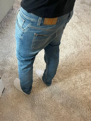 Nudie jeans Lean Dean  - Nudie Jeans | skick 9/10 | Storlek 32/32 | Pris - 599kr | Modellen är ca 180cm lång | Hör av dig vid minsta fråga eller fundering!!