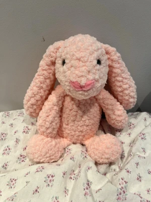 Virkad rosa jellycat-kanin🌸🩷 - Supersöt Jellycat kanin nu i större storlek gjort av fluffigt garn!🩷🐰