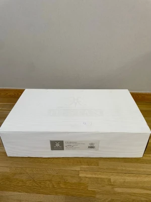 Hestan ProBond rostfri stekpanna - Säljer en Hestan ProBond stekpanna i smidd rostfri stål, tillverkad i Italien. Kommer i original vit kartong med etikett på framsidan. Perfekt för dig som gillar att laga mat med kvalitetsprodukter.