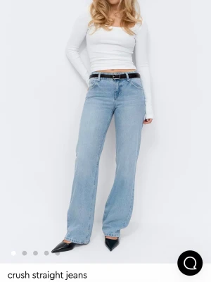 Ljusblå raka jeans Crush - Säljer dessa jeans från gina tricot, aldrig använda med prislapp kvar. Storlek 38