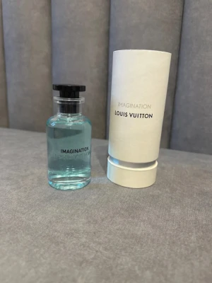 Louis Vuitton Imagination parfym - Luis Vuitton imagination.. Medföljer stilren vit förpackning med tryckt logga. Perfekt för dig som vill ha en exklusiv doft i samlingen.