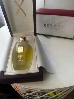 Xerjoff Naxos 🍯 - Säljer Xerjoff Naxos - ca 75/100 ml kvar. Full presentation och kvitto från kicks finns! 