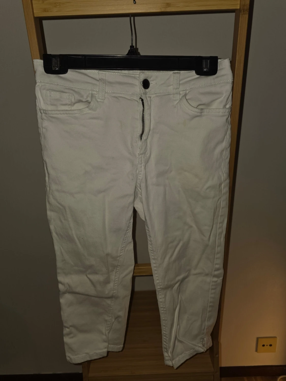 Vita raka jeans med låg midja