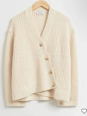 Kofta other stories - Super najs kofta från other stories med sne knäppning❣️