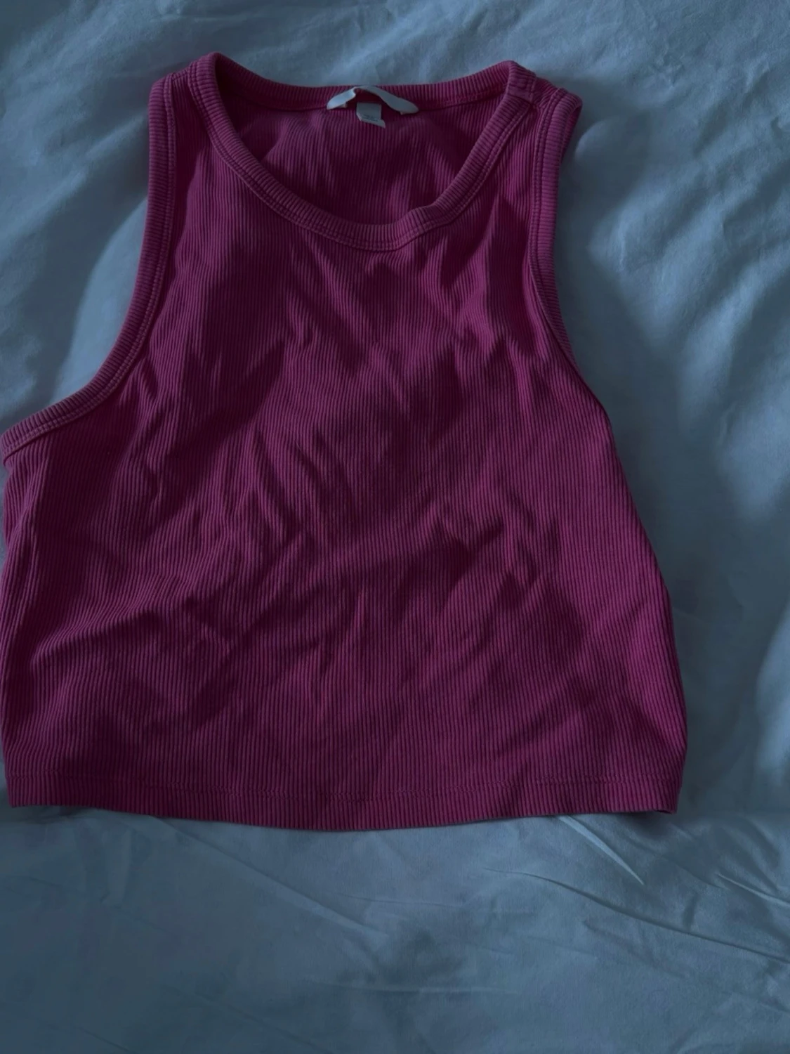 Rosa ribbad linnetopp från H&M