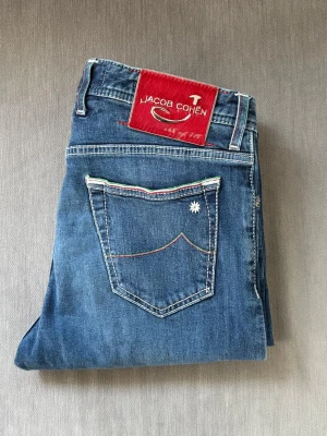 Jacob Cohën LTD | 32 - Jacob Cohën Jeans Limited Edition | Storlek: 32 | Modell: 688 | Nypris: ca 7000kr | ActiveResell