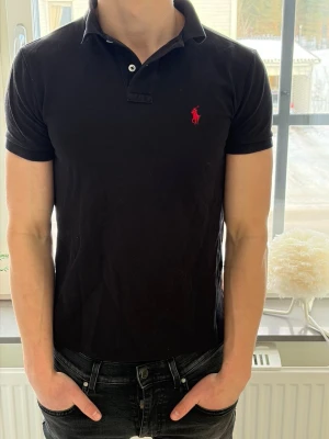 Ralph Lauren - Pikétröja - -Klassisk svart tröja från Ralph Lauren 📌Pris kan diskuteras. Skriv vid frågor. 🤝